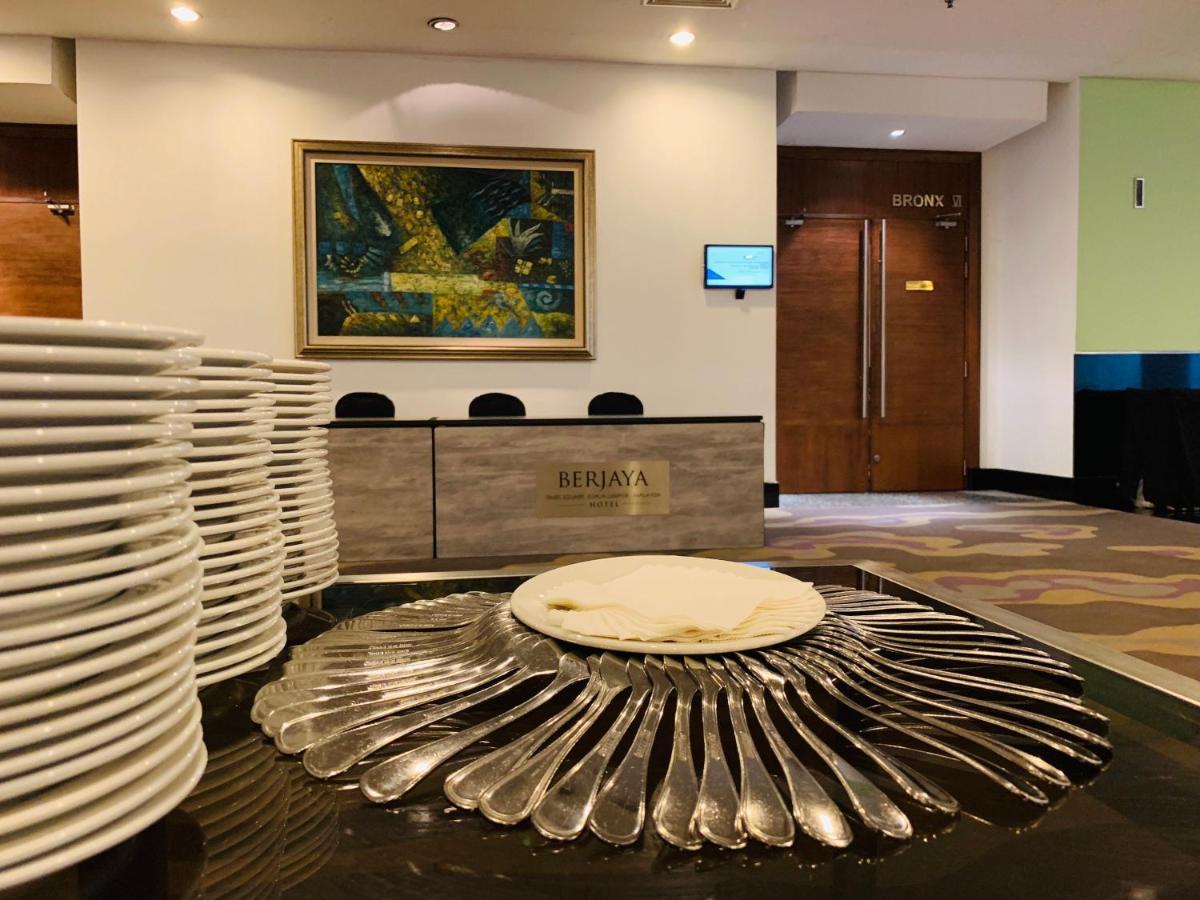 Queens Service At Times Square Apartemen *