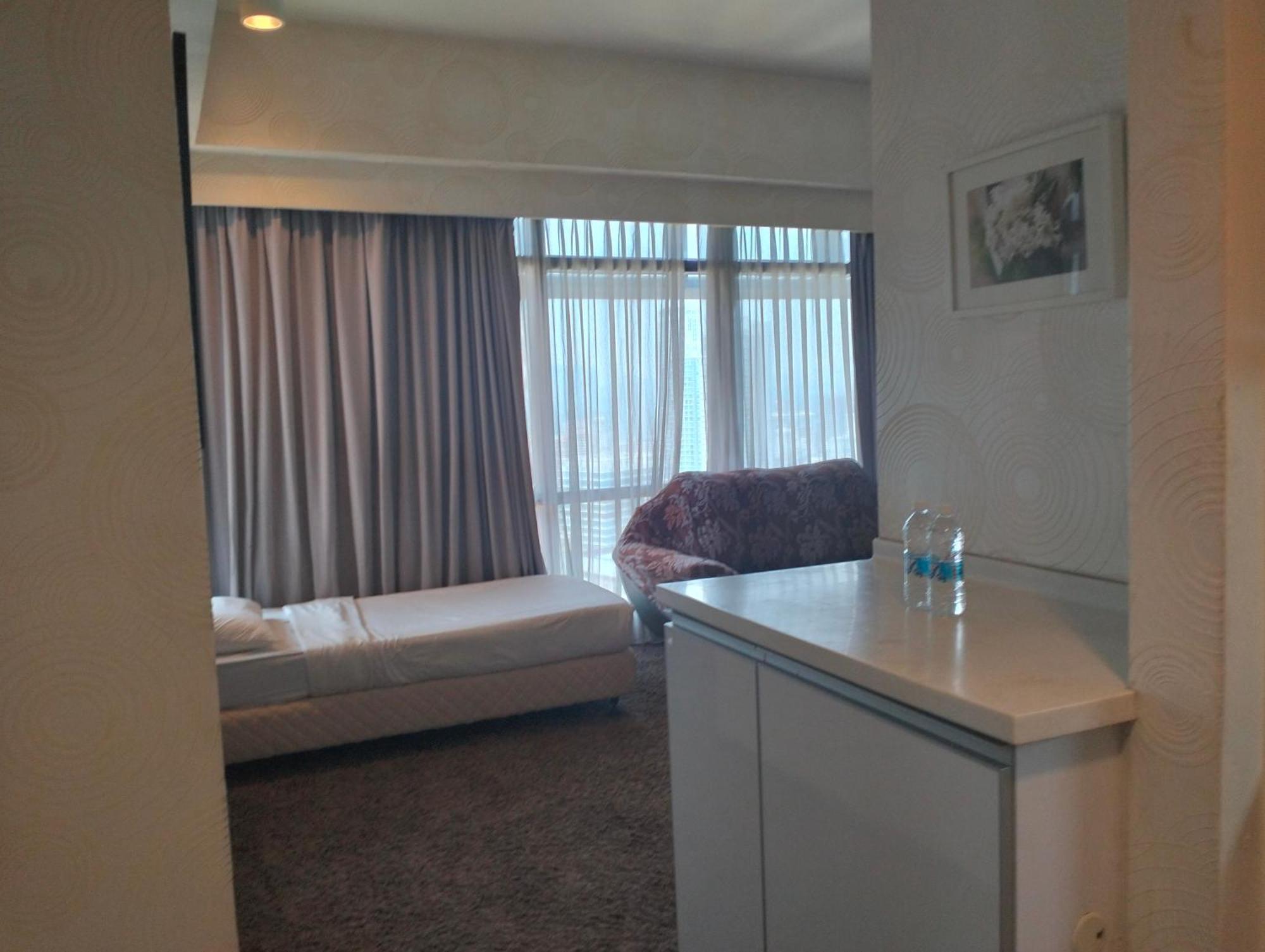 Queens Service At Times Square Apartemen *