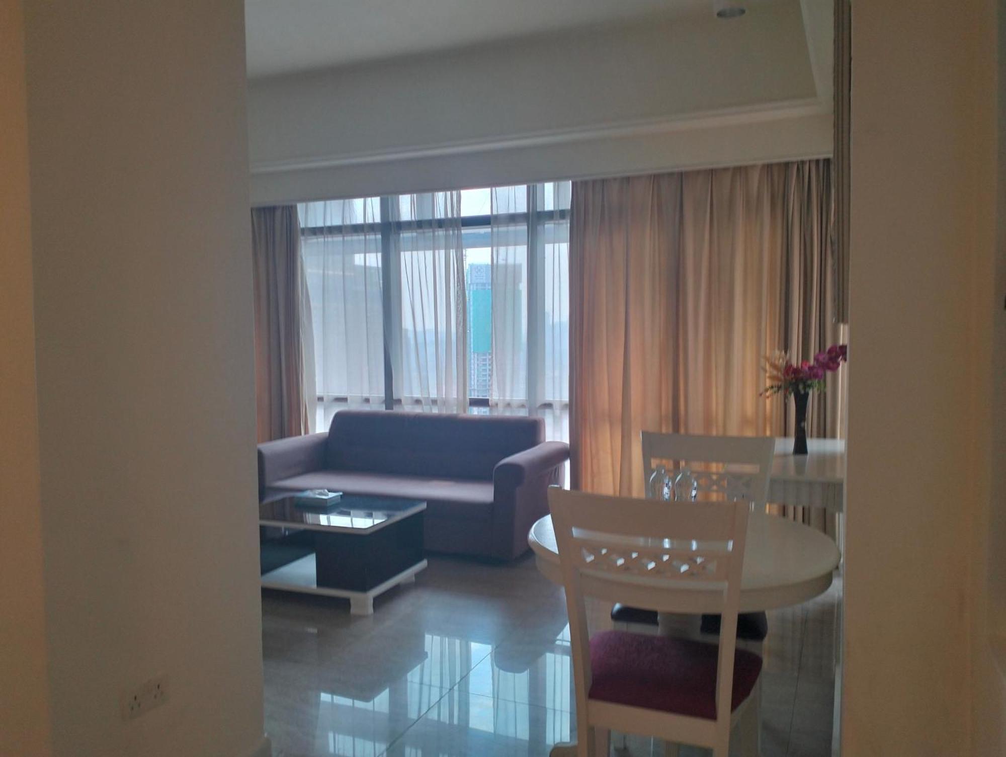 Queens Service At Times Square Apartemen *